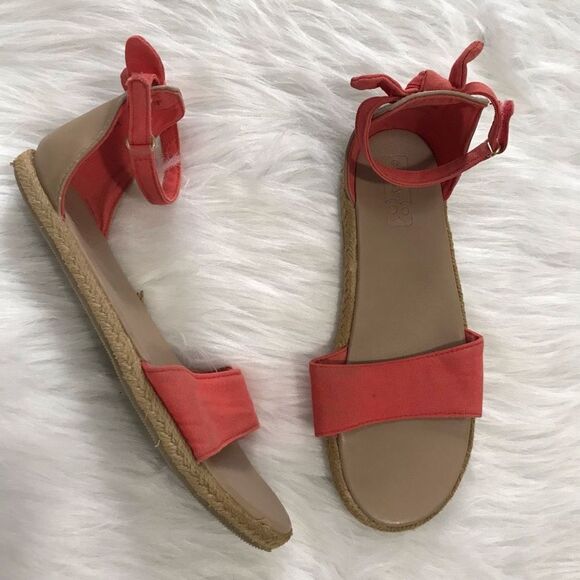 DELETING SOON‎ m Girls Crazy 8 Sandals Size 4 coral pink red open toe shoes - Picture 1 of 9